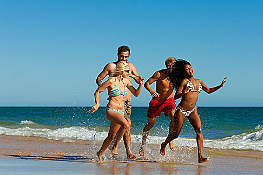 四个,朋友,男人,女人,海滩,许多,有趣,度假,跑,水
