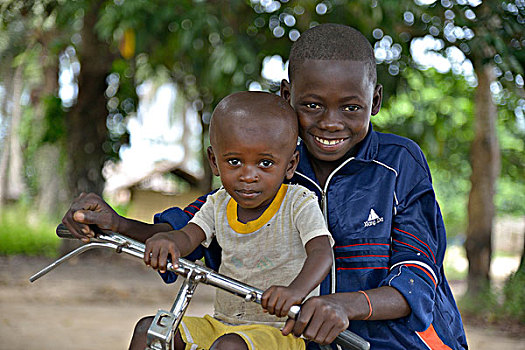 两个孩子,自行车,省,刚果