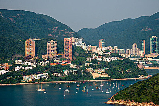 香港海洋公园远眺浅水湾海湾中的游艇