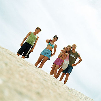 青少年,泳衣,站立,沙子,仰视