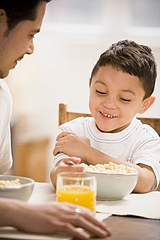 父亲,儿子,吃早餐,一起