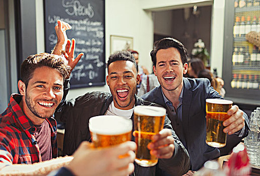 头像,热情,男人,朋友,祝酒,啤酒杯,酒吧