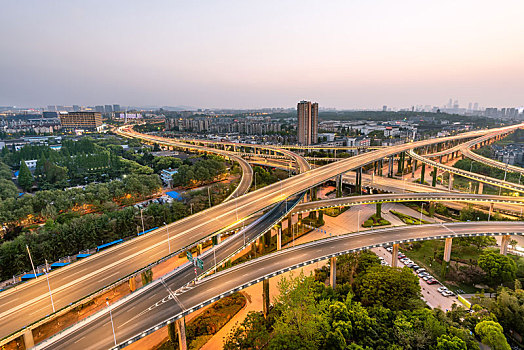 中国江苏南京的立交桥城市建筑夜景