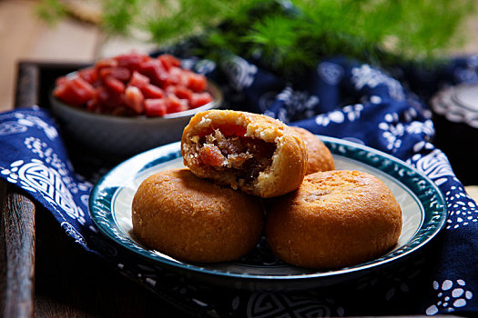 中秋节传统特色美食云南火腿月饼