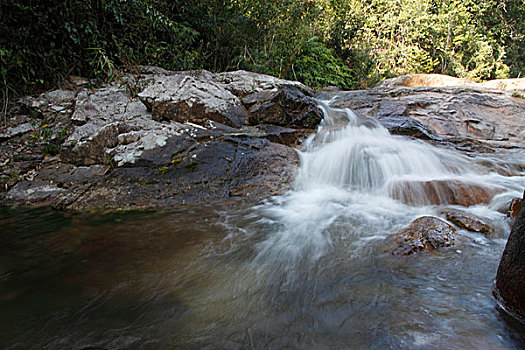 小河