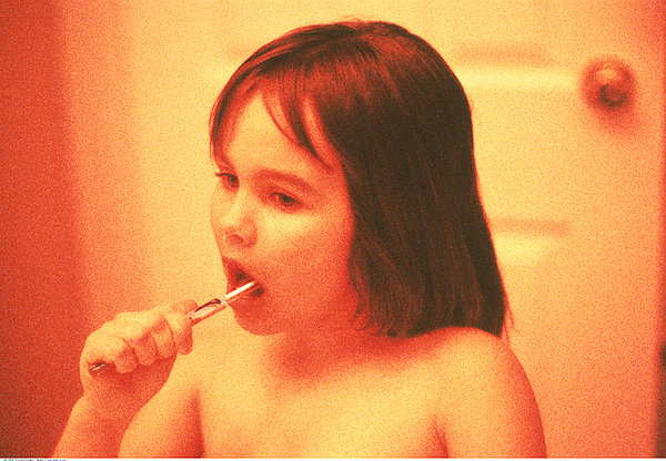 女孩,刷牙