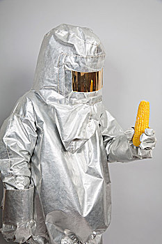 一个人,辐射,防护服,拿着,玉米棒