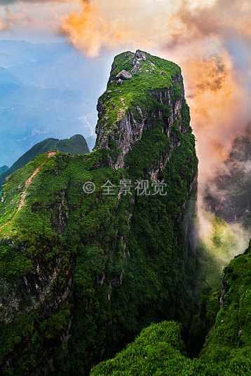 大山包鸡公山风景区图片