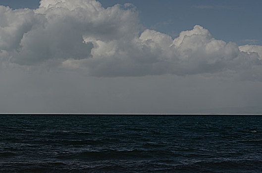 天际青海湖