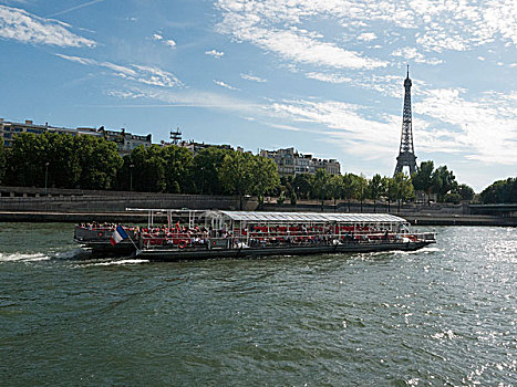 法国巴黎塞纳河埃菲尔铁塔