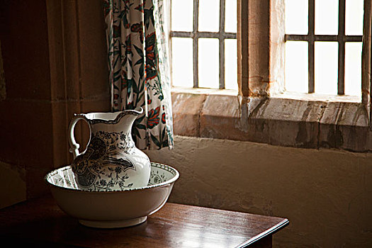 水罐,盆,桌子,旁侧,窗,林第斯法恩岛,诺森伯兰郡,英格兰