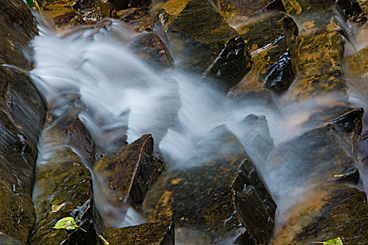 山涧溪流