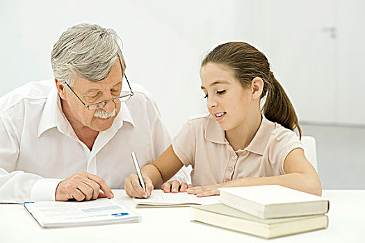 爷爷,帮助,孙女,家庭作业