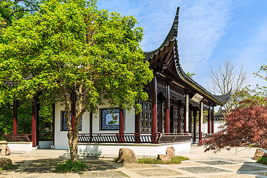 江苏省苏州虎丘风景区廊柱中式建筑