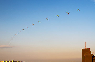 空中飞行物图片