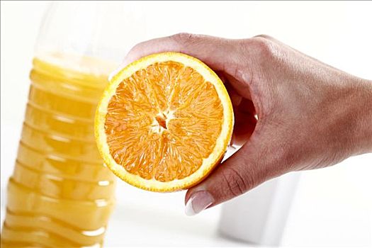 握着,一半,橙子,正面,瓶子,橙汁