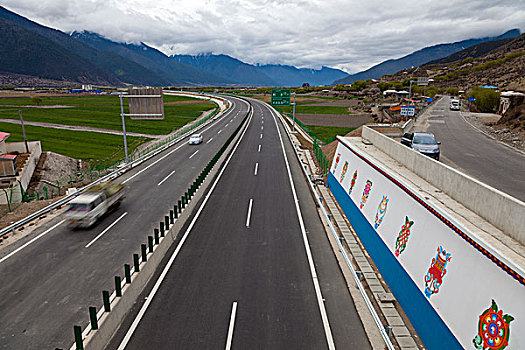 西藏林芝机场高速