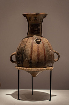 秘鲁印加博物馆藏印加帝国陶人脸装饰厄普壶