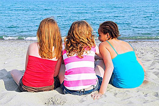 肖像,三个,女青年,坐,沙滩