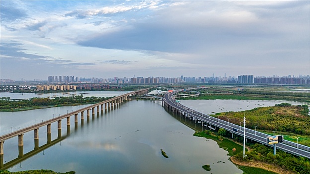中国湖北武汉机场高速丰荷山互通