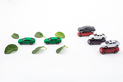 绿色环保新能源车,节能科技新出行方式,简洁白背景影棚拍摄