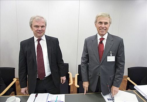 右边,首席执行官,左边,汉诺威,财务报表,新闻发布会,下萨克森,德国,欧洲