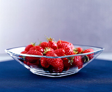玻璃碗,草莓