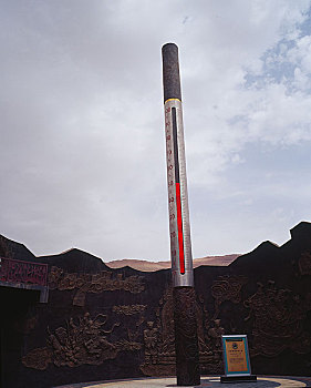新疆吐鲁番火焰山金箍棒形温度计