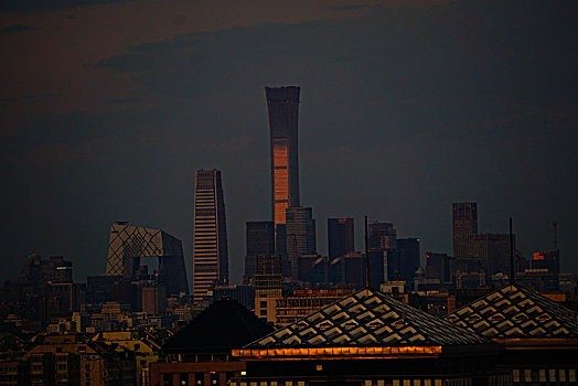 北京cbd中国尊金色天际线