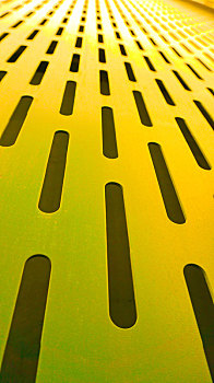 黄色的现代城市建筑表皮,金属镂空