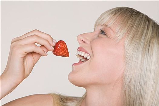 女青年,吃,草莓