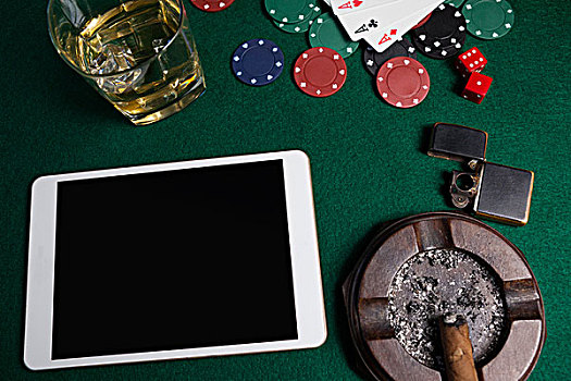 烟灰缸,打火机,数码,骰子,赌场,筹码,纸牌,桌子