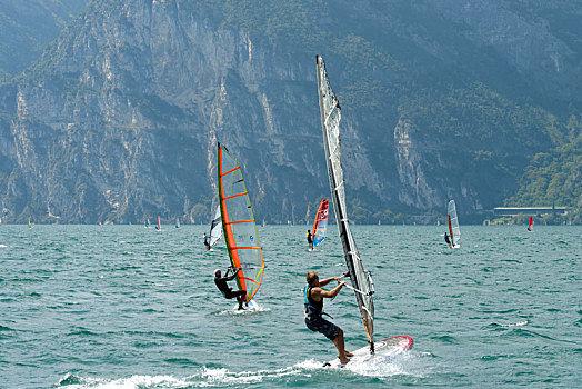 风帆冲浪,加尔达湖,省,特兰迪诺,南蒂罗尔,意大利