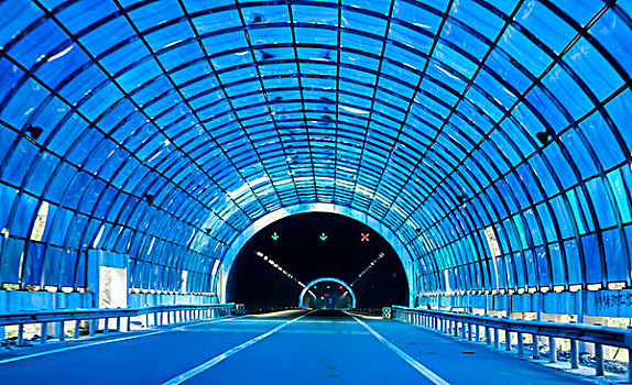 蓝色隧道