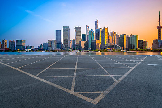 道路交通和上海陆家嘴建筑夜景