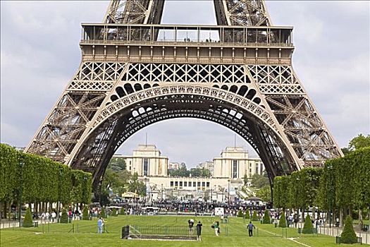 游客,靠近,塔,埃菲尔铁塔,巴黎,法国