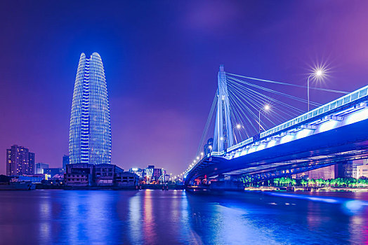 宁波财富中心与外滩大桥夜景