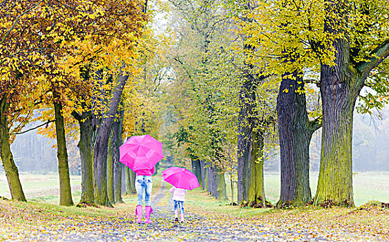 母亲,女儿,伞,秋天,小路