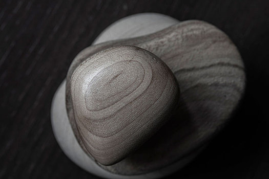 有着石头纹理的木头,是用木头制成的