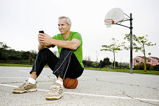 男人,手机,篮球场