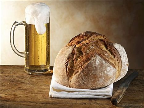 酥皮面包,玻璃,啤酒