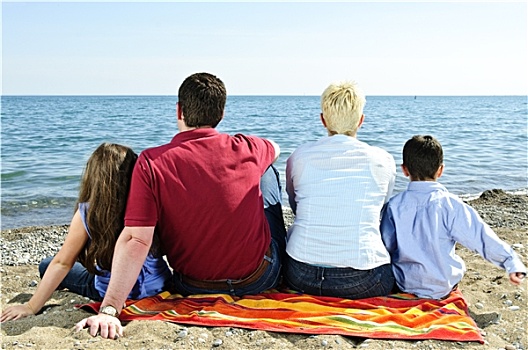 家庭,坐,海滩