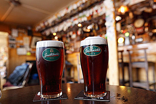 两个,玻璃,黑啤酒,啤酒,酒吧,奥法利郡,伦斯特,爱尔兰,欧洲