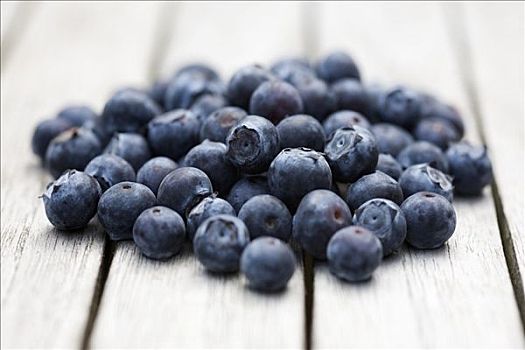 蓝莓,木桌子