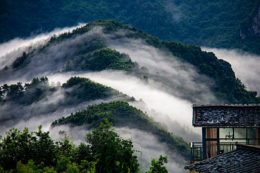 俯瞰桂林的山间流云