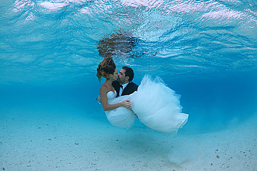 新婚夫妇,吻,水下,印度洋,马尔代夫,亚洲