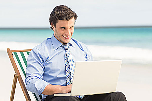 商务人士,笔记本电脑,海滩