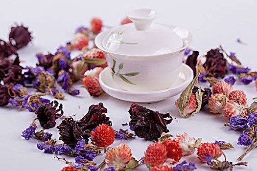 茶杯和干花