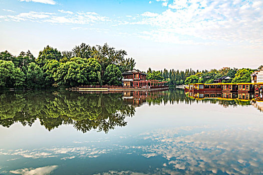 南京白鹭洲公园御龙池
