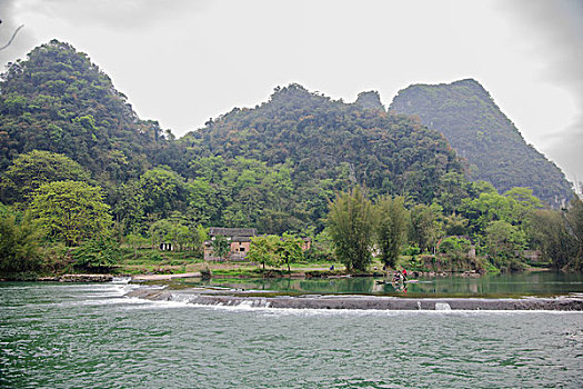 阳朔遇龙河畔风景